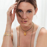 Rose med diamant på silkehalskæde, forgyldt