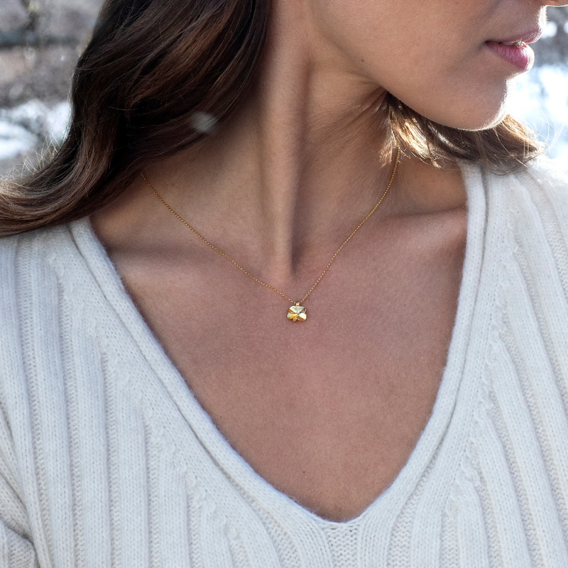 Firkløver halskæde med vedhæng forgyldt med justerbar kæde