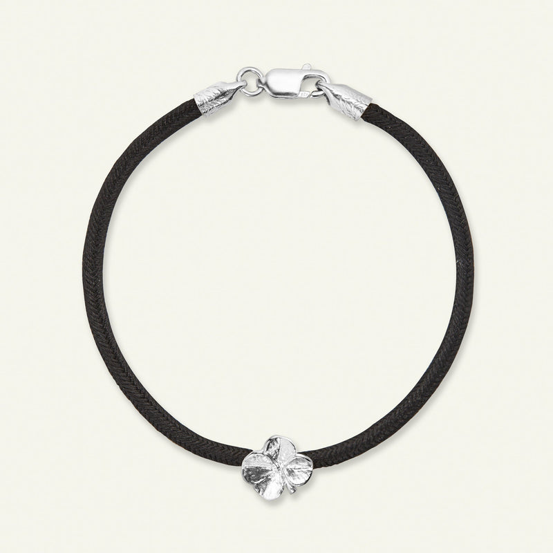 Firkløver silkearmbånd sort, sølv