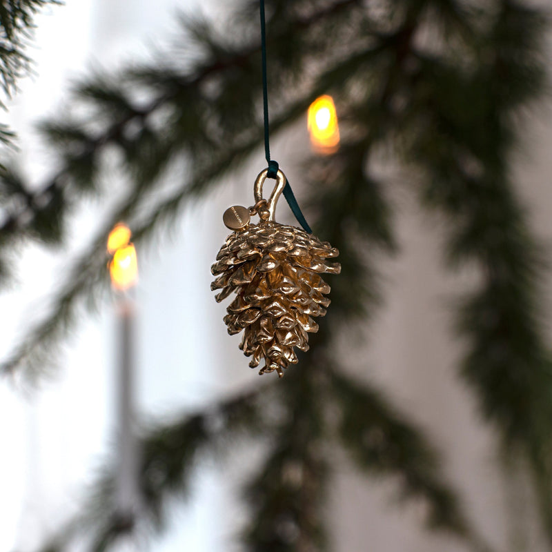 Fyrrekogle, 18 karat guldbelagt